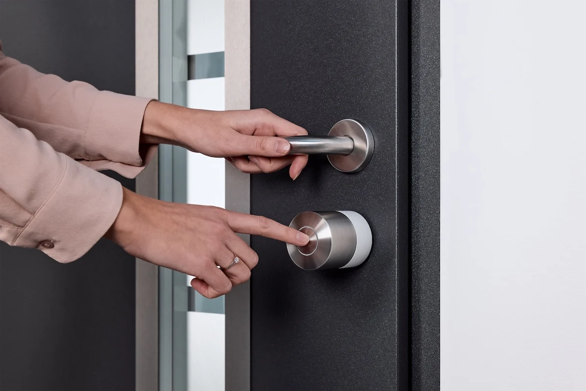 Instalación de un cilindro en una puerta
